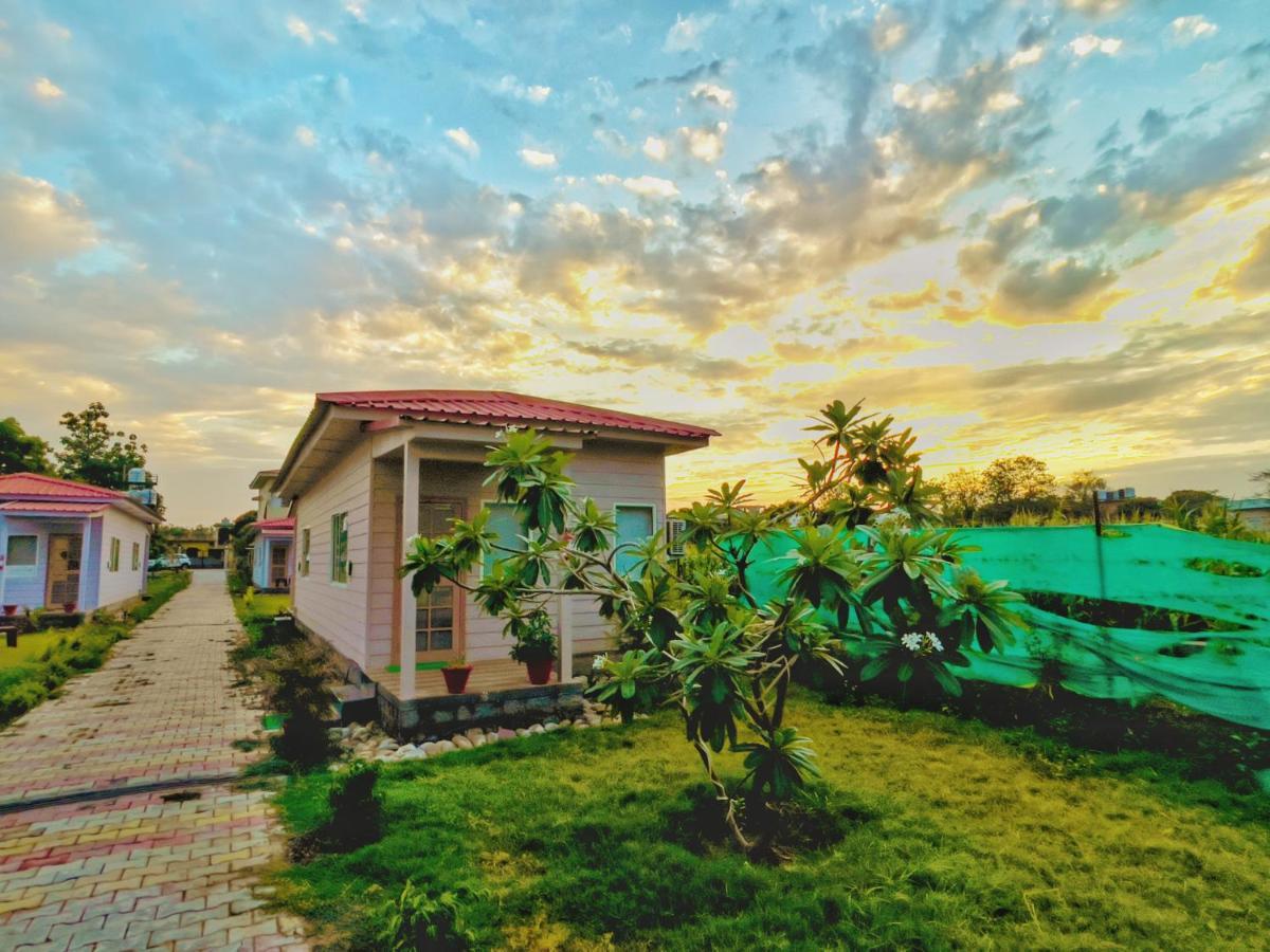 Corbett Veda Inn Рамнагар Экстерьер фото