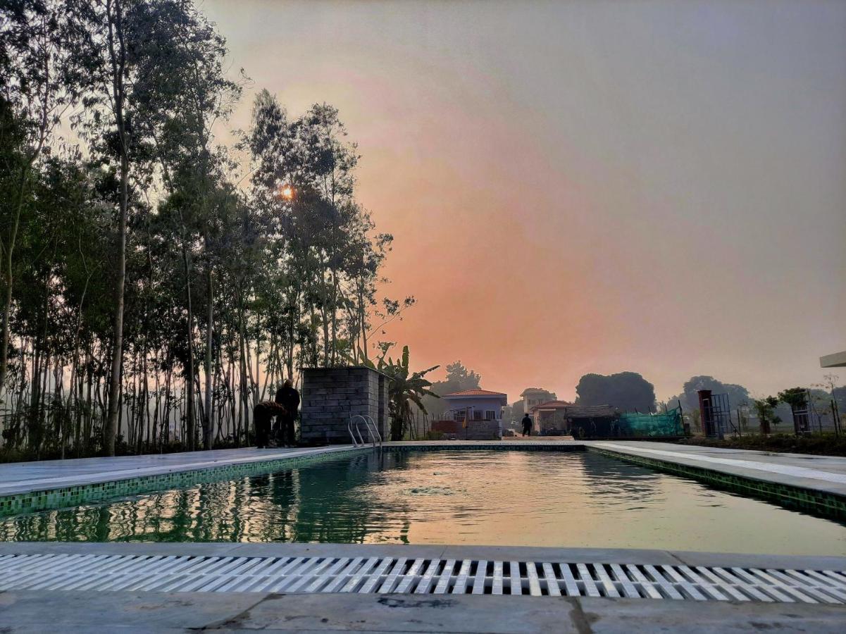Corbett Veda Inn Рамнагар Экстерьер фото